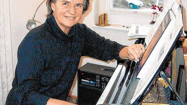 Martina Moritz-Burger bei der Vorbereitung eines Benefizkonzerts im Jahr 2003.