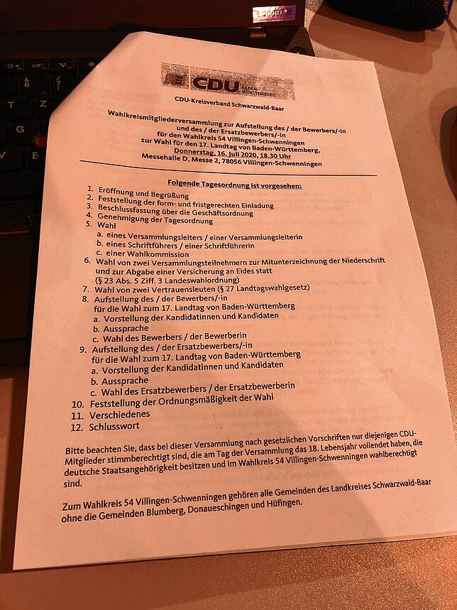 Bild 11: Raphael Rabe gewinnt die Nominiertenwahl der CDU für den Landtag und wird Nachfolger von Karl Rombach. Knapper konnte das Ergebnis allerdings nicht sein
