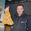 Dieter Frick hofft auf besseres Wetter zum Auspflanzen.