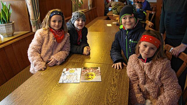 Beim Kinderquatsch müssen hier an einem früheren Fasnet-Zieschtig die Kinder zwei Klosternarren-Puzzles innerhalb kürzester Zeit ...