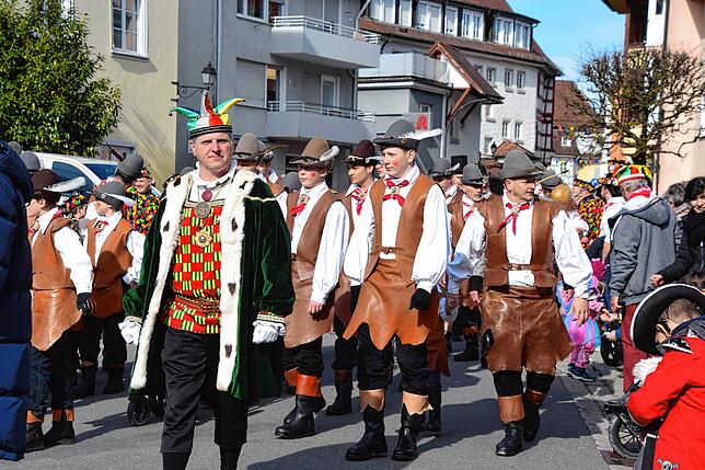 Bild 7: Bilder vom Kindernarrenbaum-Setzen auf dem Gustav-Hammer-Platz in Stockach