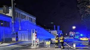 Probe bei IGS Aerosols: Die Feuerwehr Wehr und die Mitarbeiter der Firma halten eine gemeinsame Übung ab.