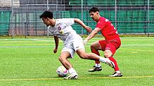 Der SC Pfullendorf II (Petar Tsvetkov, links) setzte sich gegen den 1. FC Rielasingen-Arlen II (Samuel Freitag) mit 4:1 durch.