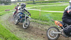 Bild : Benzingeruch, Action und dröhende Motoren: Der Mofa-Mania Fünfkampf der Motorsportfreunde Pfohren