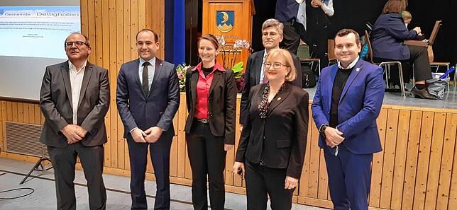 Mit Anerkennung: Kurt Altenburger, Gemeindepräsident Rafz, Ozan Topcuogullari, Bürgermeister Klettgau, Marion Frei, Landrat Martin ...