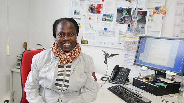 Catherin N'Dong berichtete bei ihrem Besuch in der SÜDKURIER-Redaktion über die Entwicklung im Senegal. Bild: Siegfried Volk
