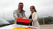 Einfach ins Töpfle gucken: Andreas Effinger und Sandra Stephan präsentieren das Essen auf Rädern des Paritätischen Wohlfahrtverbands. Es ...