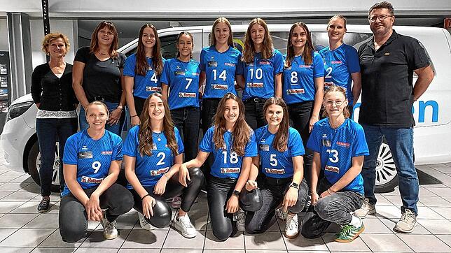 Mit dieser Mannschaft startet der TV Villingen in die neue Saison der Dritten Volleyball-Liga (stehend von links): Physiotherapeutin ...