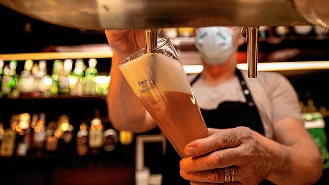 In Singen dürfen die Restaurants und Bars ihre Außenflächen nach einer entsprechenden Sondernutzungssatzung des Gemeinderates die Saison ...