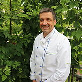 Peter Veeser Peter Veeser ist Betreiber des Gasthauses Zum Adler in Leibertingen. Mit Grill-Spezialitäten kennt er sich bestens aus.