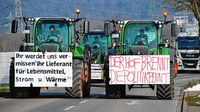 Bild : Korso mit 450 Fahrzeugen und Abschlusskundgebung &ndash; Das sind die Bilder