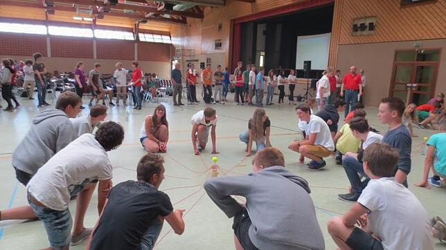 Gemeinsamer Einsatz beim Wettbewerb "Mathematik ohne Grenzen" mit einer Gruppe von hochbegabten Schülern des Leibniz-Gymnasiums ...