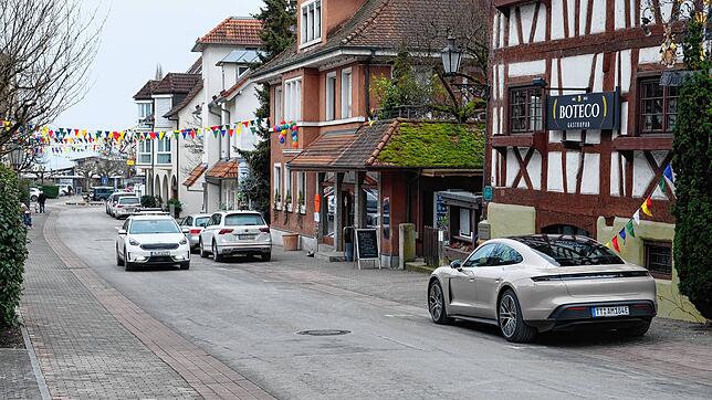 Für die Bachstraße in Immenstaad soll es keine Tagesparkkarte geben, um das Dauerparken zu vermeiden.
