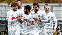 Zum großen Wurf bereit: Der FC Ezingen mit Nico Ködel, Vassilios Dimitriadis (verdeckt), Gianpierre Notarpietro, Alfredo Di Feo und ...