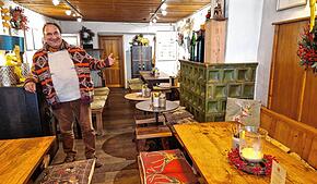 Hereinspaziert! Hubertus Reiber, Pächter der Weinstube Zum guten Hirten, hofft auf mehr Gäste. Durch die große Baustelle in der ...