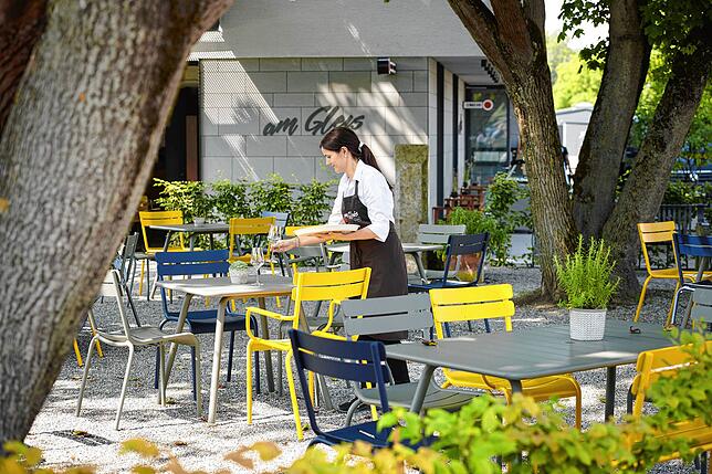 Auch in schweren Zeiten eine große Stütze für Chef Florian Repnik: Isabel Bauer vom Service im Radhotel und Restaurant am Gleis.