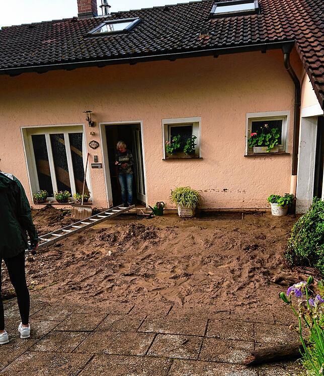 In der Schubertstraße in der Liedermatte erwartete so manchen Anwohner am Morgen eine unangenehme Überraschung vor dem Haus.