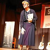 Friedel Kehrer als Bronnweiler Weib ließ an den Stuttgarter „Heckascheisser“ kein gutes Haar.