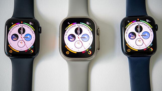 Familienfoto: Die Apple Watch Ultra (Mitte), eingerahmt von der Watch SE (links) und der Series 8 (rechts). Wird heute Abend auf der ...