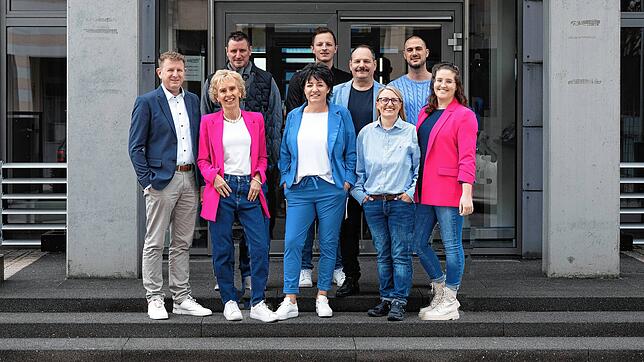 Die Kandidaten (von links): Tobias Lehmann, Conni Wegner-Schmidt, Jürgen Restle, Ulrike Pfeffer, Kai Herzog, Andreas Tirolf, Sarah Lane, ...