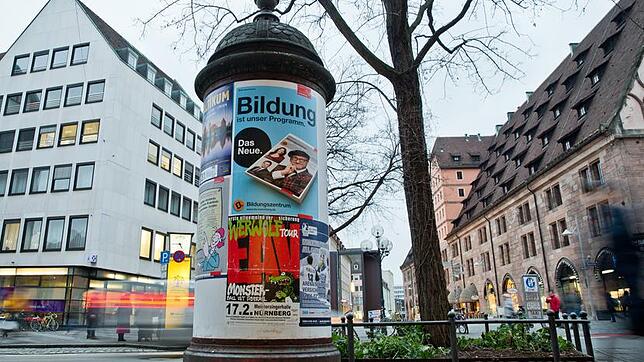 Vor 200 Jahren wurde der Erfinder der Litfaßsäule geboren: Ernst Litfaß. Bis heute bescheinigen Werbeexperten dem Berliner Buchdrucker ...
