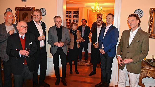 Johannes Baron von Bodman (rechts) blickt in seiner Rede beim Neujahrsempfang auf bedeutende Themen für den Familienbetrieb Gut Bodman ...