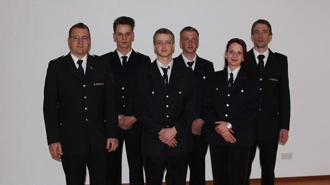 Gesamtkommandant Uwe Hartmann (links) konnte anlässlich der Jahresversammlung der Abteilungswehr Hoppetenzell Florian Vogler (Dritter ...