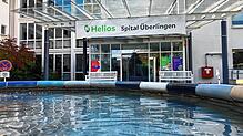 Der Eingang vom Helios-Spital in Überlingen. Hier ist die Geburtsstation seit mehreren Monaten abgemeldet.
