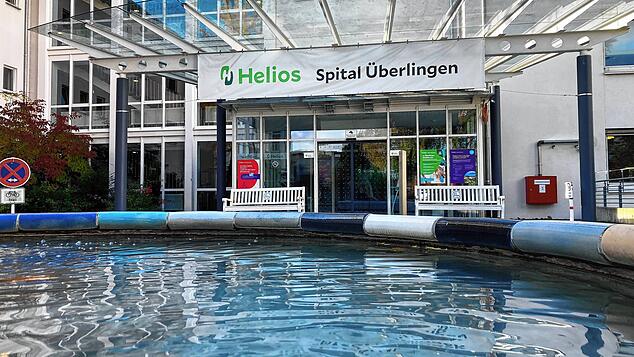 Der Eingang vom Helios-Spital in Überlingen. Hier ist die Geburtsstation seit mehreren Monaten abgemeldet.
