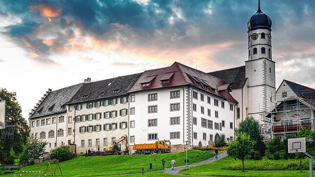 Das ehemalige Augustiner Chorherrenstift in Öhningen: Der Kirchhof der Stiftskirche wird dieses Jahr zur Bühne für die Höri Musiktage.