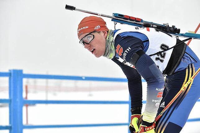 Fertig: Fabian Kaskel beim Zieleinlauf im Staffel-Wettbewerb. Das letzte Rennen beendet er im Team mit Tim Nechwatal (WSV Schömberg) und ...