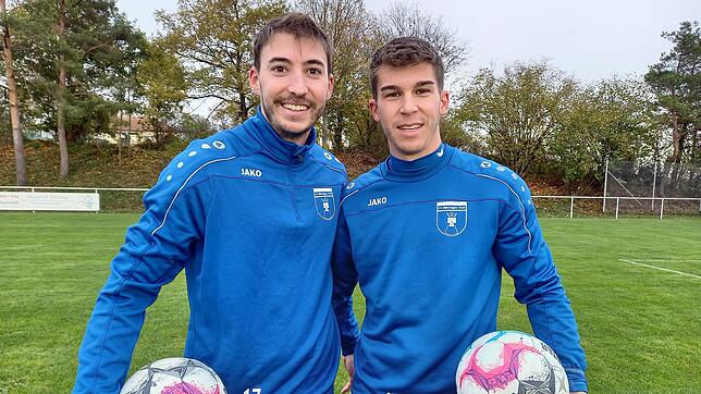 Maximilian (links) und Jonathan Bell. Die Brüder stehen seit dieser Saison erstmals gemeinsam auf dem Platz – bisher mit Erfolg.