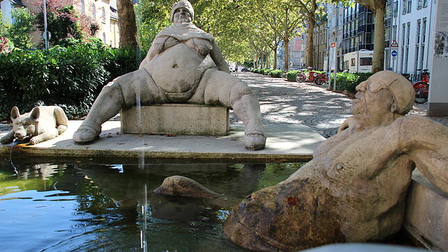 Dicke Frau, breite Beine: Der Laubebrunnen in Konstanz illustriert das Thema einer neuerlichen Debatte um Diskriminierung.