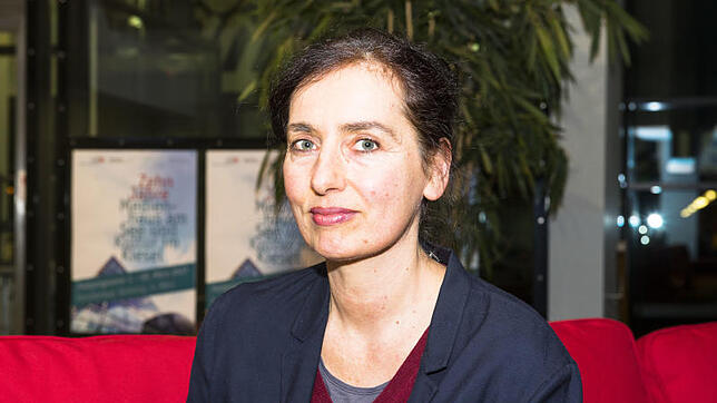 Alissa Walser las im Kiesel Geschichten voller Ruhe und Emotion.
