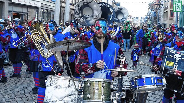 Bild : Gänsehautmomente beim Glonki-Umzug am Rosenmontag