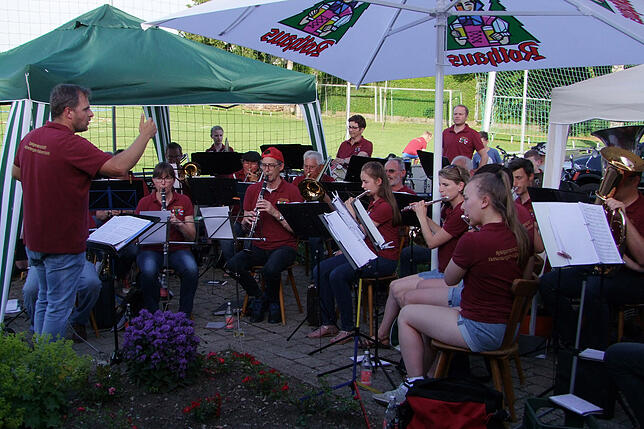Für die flotte Note sorgte beim Handwerkerhock auf dem Sportgelände in Hohentengen die Spielgemeinschaft Hohentengen-Kaierstuhl unter ...