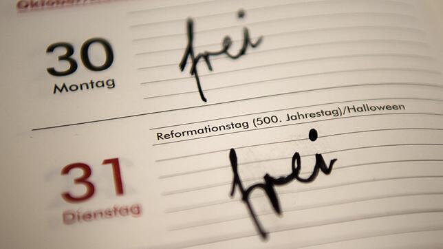 An Brückentagen nehmen viele Arbeitnehmer frei. Hier finden Sie eine komplette Übersicht für 2025.