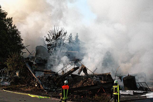 Bild 2: Hofbrand in Bergalingen: Bilder vom Einsatz der Feuerwehr