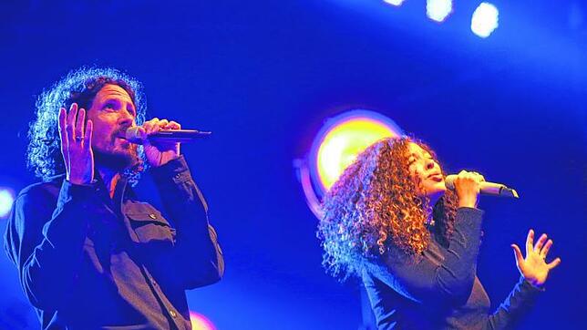 Ein Konzert jenseits aller Kategorien: Max Herre brachte die Hip-Hop-Fans in Schwung, Joy Denalane sorgte für die richtige Soulstimmung ...