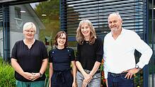 Anna Kiefer und Helena Meersmann von der Alzheimer Gesellschaft Baden-Württemberg mit Bürgerkoordinatorin Stefanie Münch (links) und ...