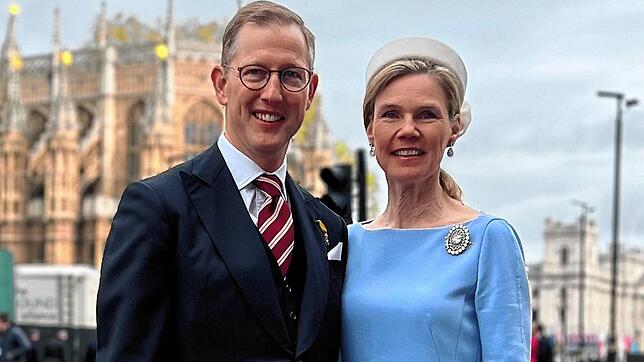 Bernhard Markgraf von Baden und seine Frau Stephanie Markgräfin von Baden während der Krönungstage in London.