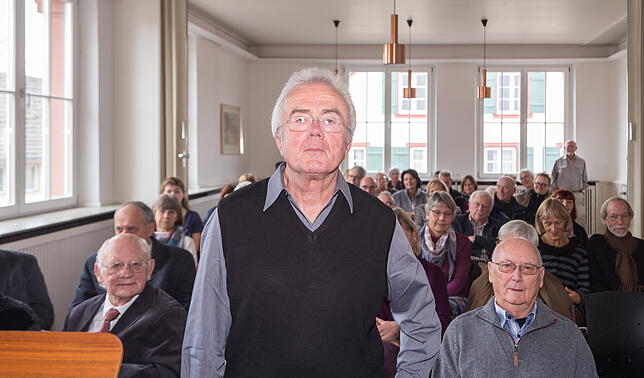 Kurt Oesterle hält im Wangener Rathaus einen vielbeachteten Vortrag über die Folgen des Krieges unter der Überschrift: Die Erbschaft der ...