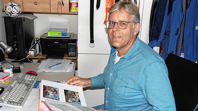 Michael Moser hat im Fotoalbum Erinnerungen an fröhliche Weihnachten. Dieses Jahr ist nichts mehr so, wie es einmal war.