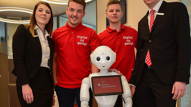 Nova Pepper ist der neue Sympathieträger der Sparkasse Schwarzwald-Baar. Der Roboter soll die Kunden auf unterhaltsame Weise mit der ...