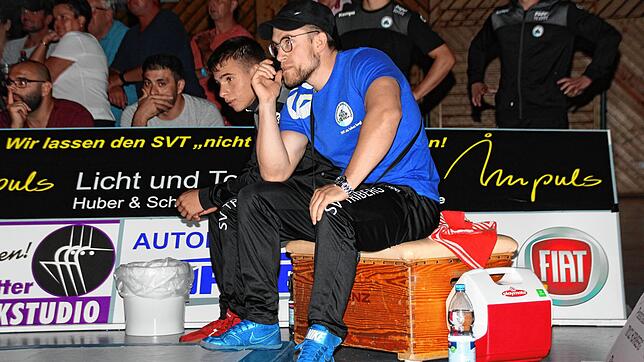 Tribergs Trainer Kai Rotter (vorne) vermisste die Ringkämpfe in den vergangenen Monaten und hofft, dass die Saison 2021 stattfinden ...