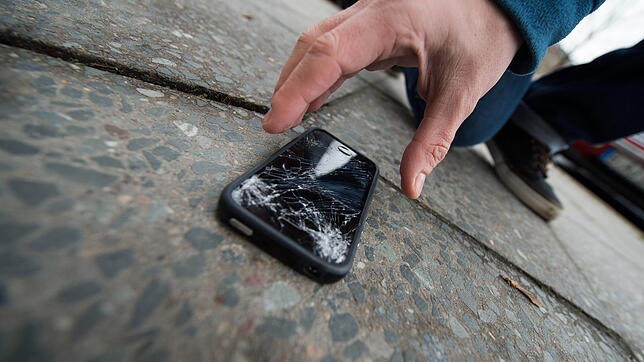 Kaputte Displays und Smartphones sind alltägliche Probleme. Doch wie geht man am besten mit deren Daten um?