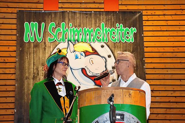 Ausgelassene Stimmung beim traditionellen Dreikönigsfrühschoppen der Froschenzunft.