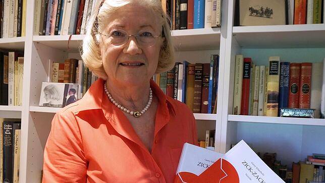 Gerry Meyer-Schierholz mit ihrem Erstlingswerk &bdquo;Zick-Zack&ldquo;. Bild: Ursula Freudig