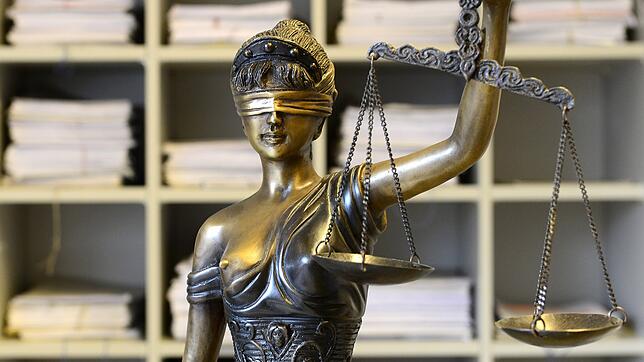 Zu zwei Jahren Haft auf Bewährung hat das Amtsgericht einen 56-Jährigen wegen des Besitzes kinderpornografischer Schriften veruteilt.