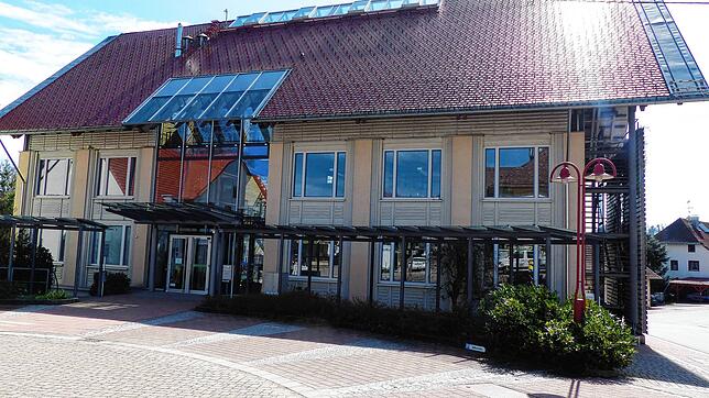 Der Gemeindewahlausschuss beschließt die zentrale Auszählung der Europa- und Kommunalwahlen im Rathaus in Ühlingen. Die Wahlvorstände ...